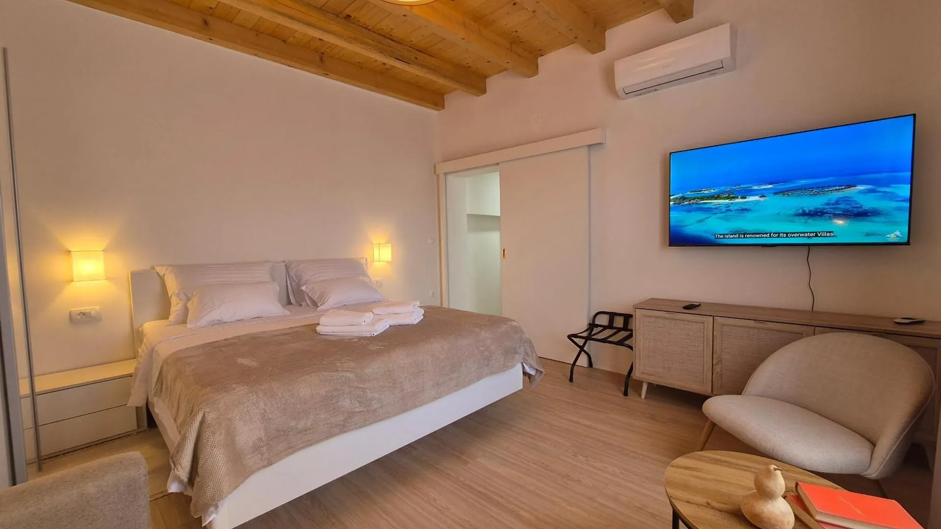 Brand-New Apartment Near The Beach contacts